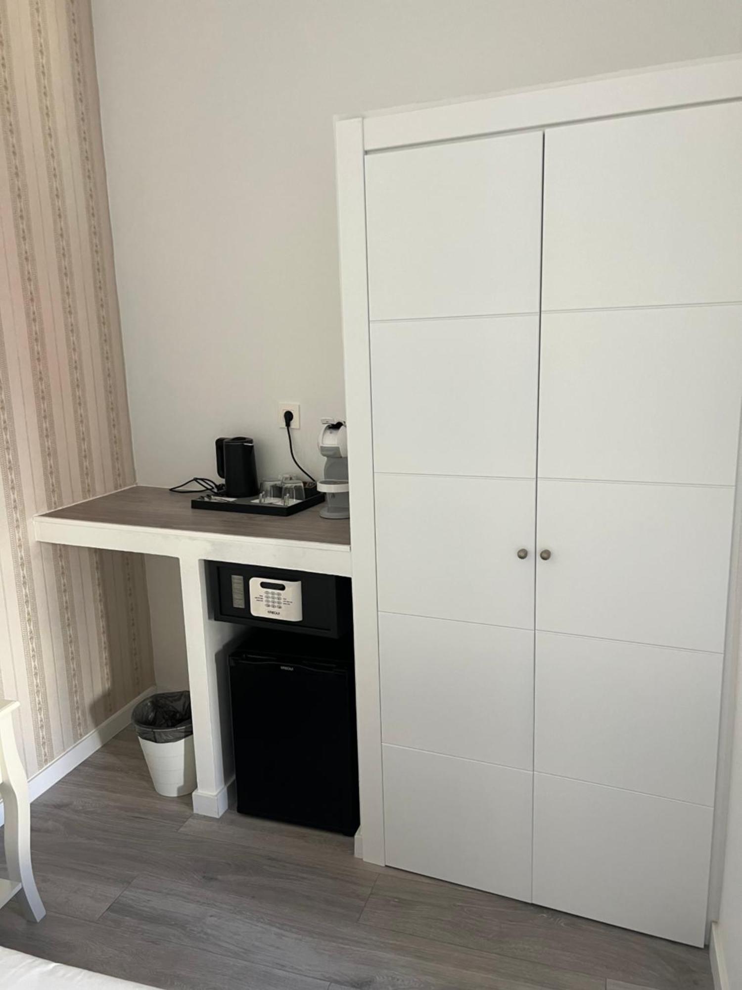 Hostal Galaico Madrid Bagian luar foto