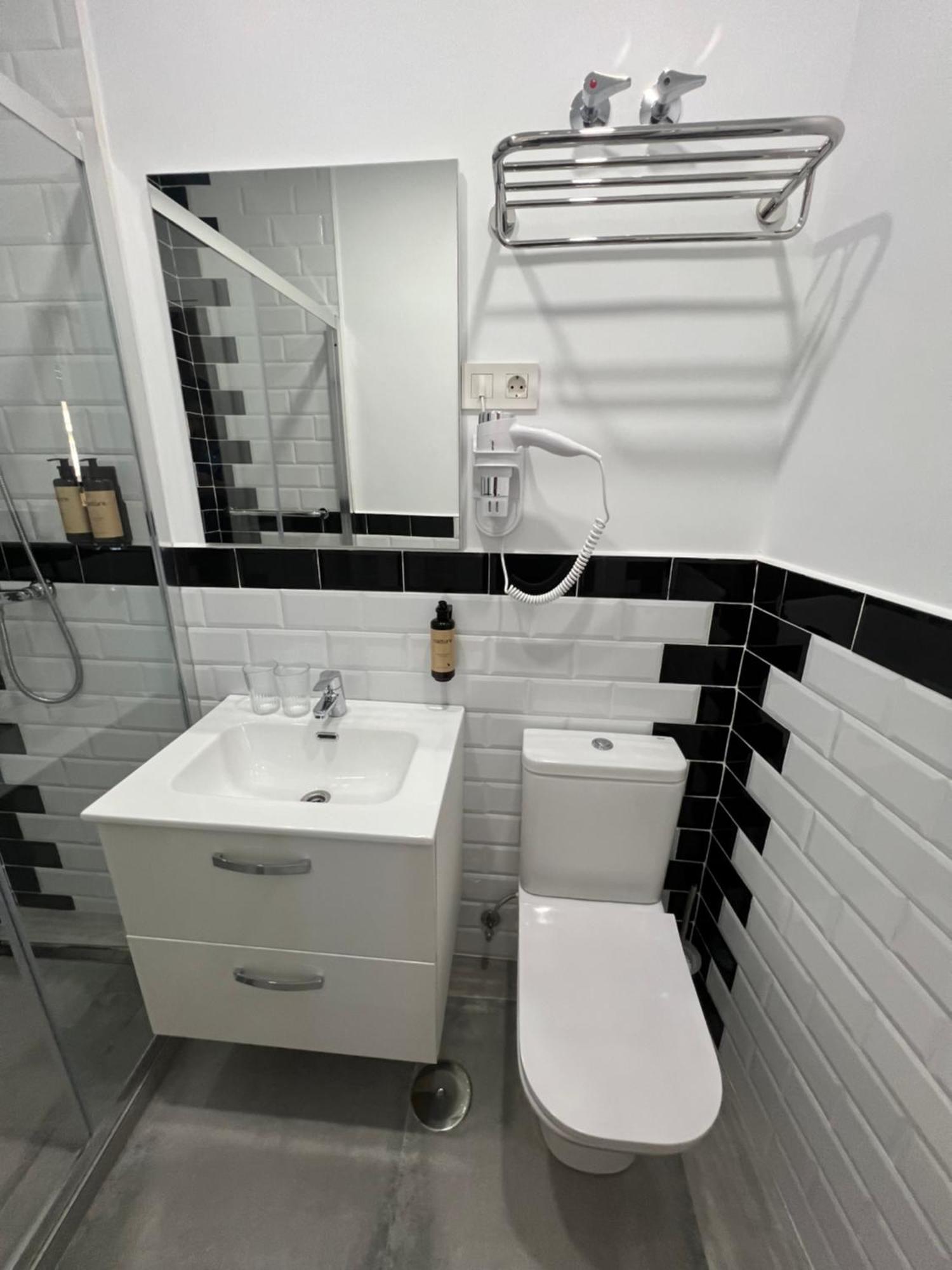 Hostal Galaico Madrid Bagian luar foto