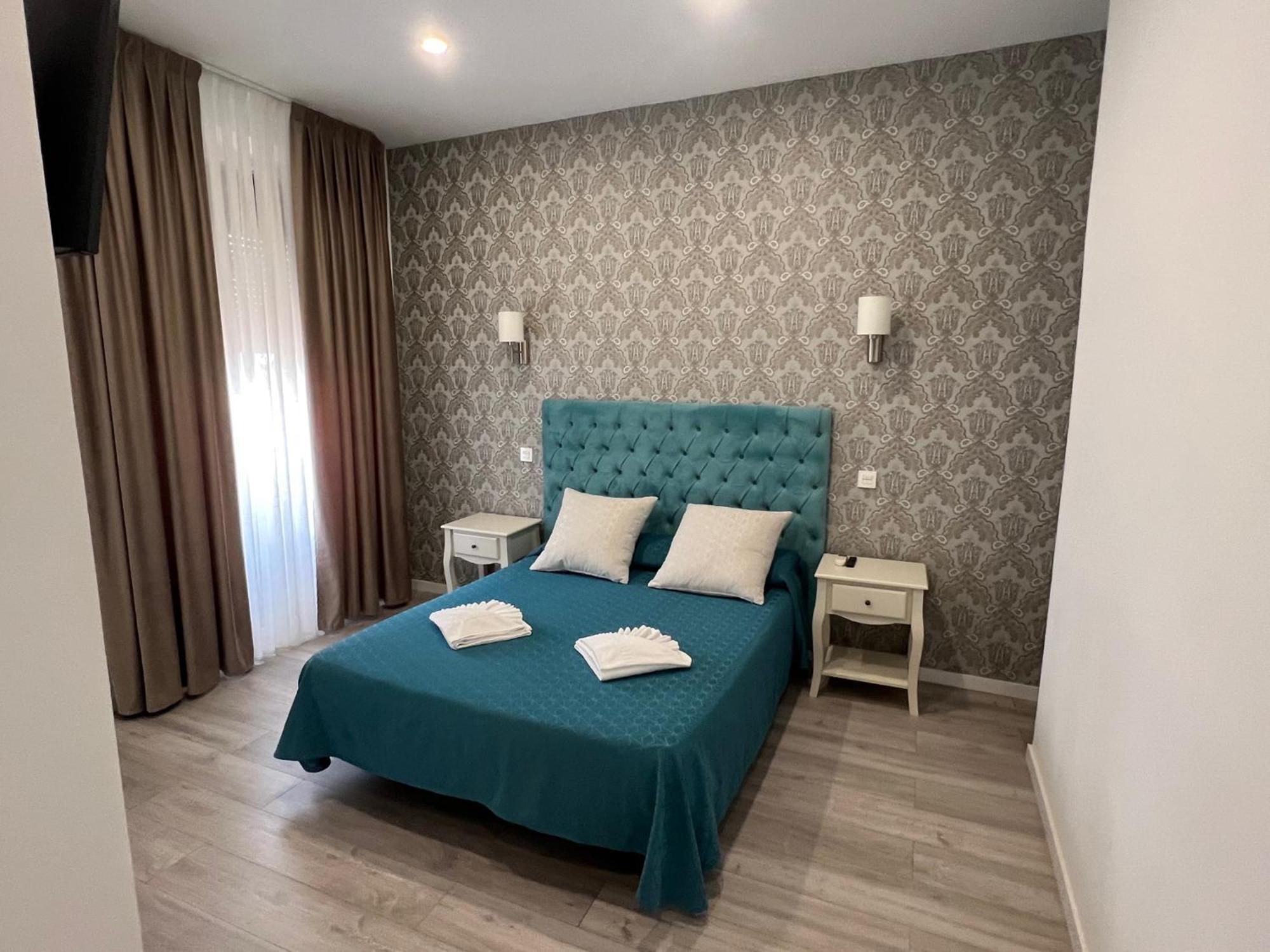 Hostal Galaico Madrid Bagian luar foto
