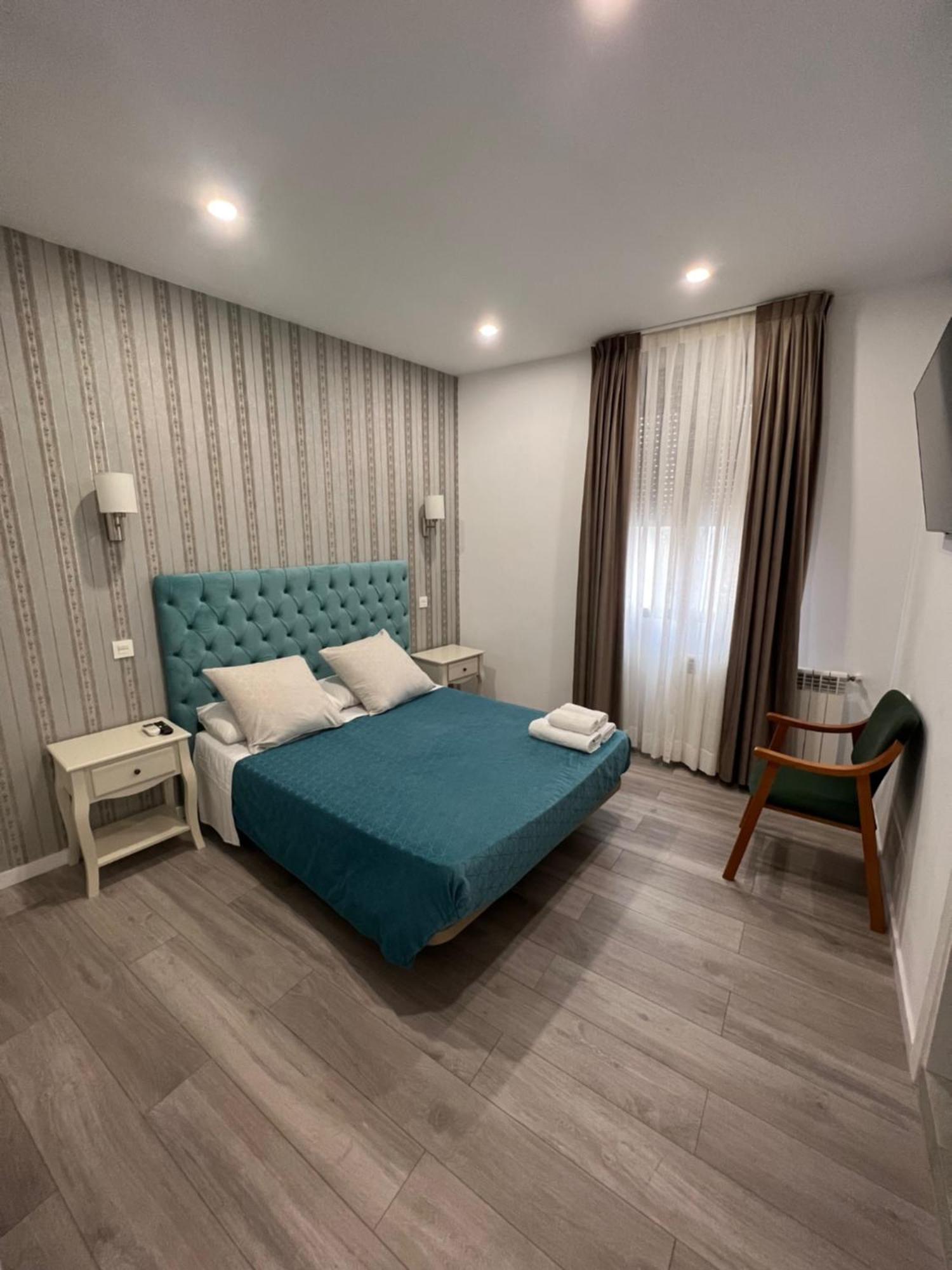 Hostal Galaico Madrid Bagian luar foto