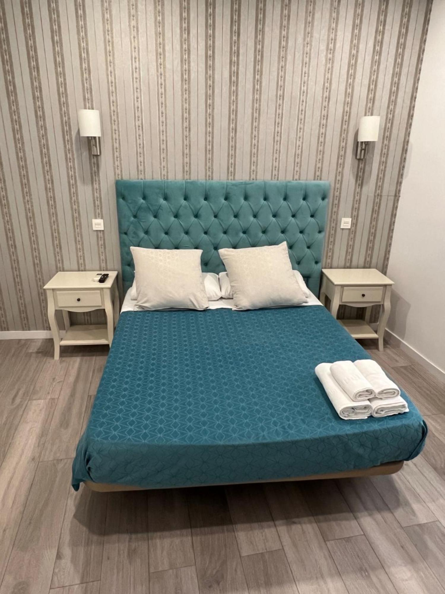 Hostal Galaico Madrid Bagian luar foto