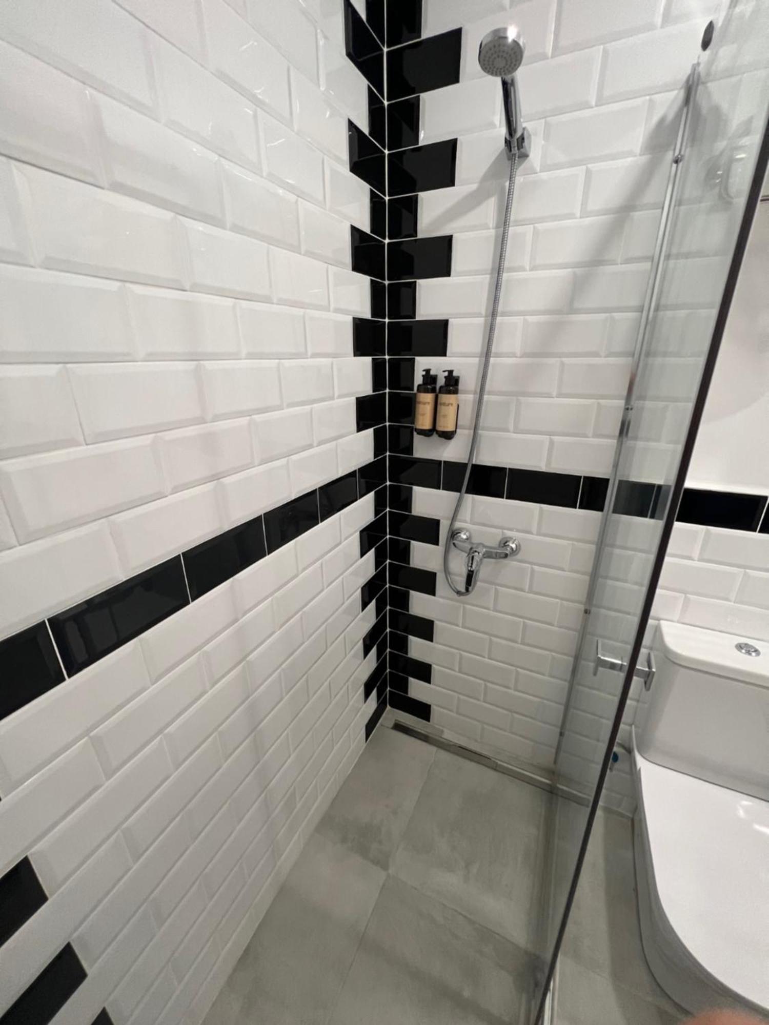 Hostal Galaico Madrid Bagian luar foto